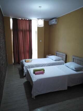 Отели типа «постель и завтрак» tiniko Кутаиси Двухместный номер с 2 отдельными кроватями и душем-7