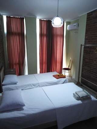 Отели типа «постель и завтрак» tiniko Кутаиси Двухместный номер с 2 отдельными кроватями и душем-8